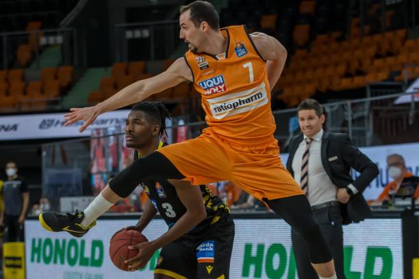 海豚对首轮 海豚对首轮